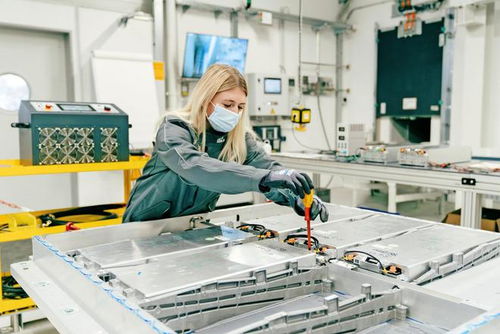 欧洲欲建超级电池工厂以抗衡中国 德媒警示技术依赖与“卡脖子”风险